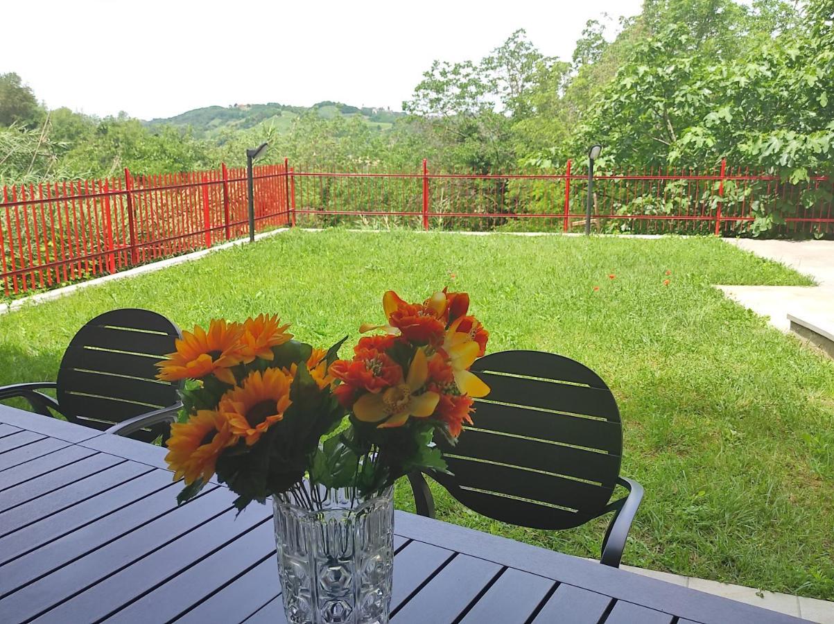 Oasi Del Monferrato - Appartamento Rosso Mombercelli Exterior foto